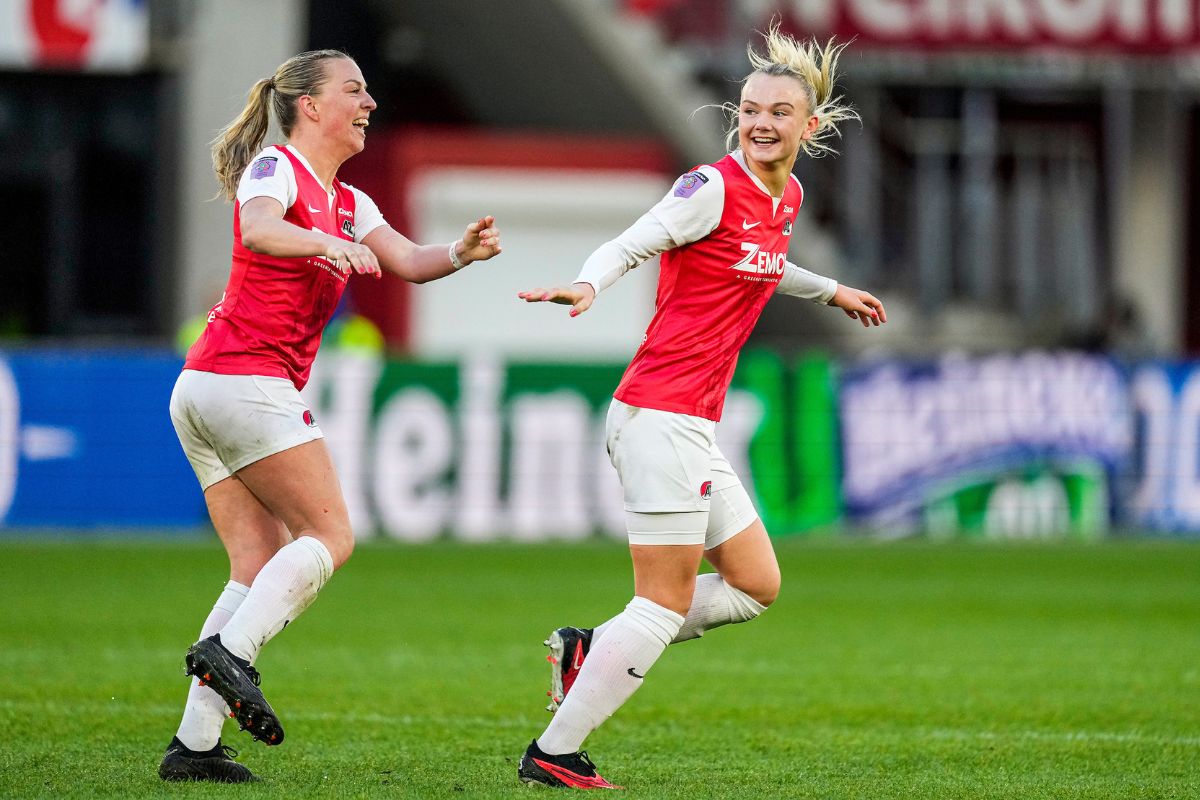 Isa Dekker goal in AFAS Stadion